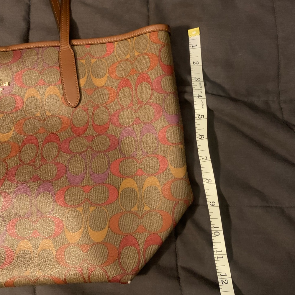 Coach rainbow city tote bag. - Picture 6 of 10